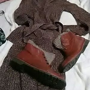 Brown boots needs laces